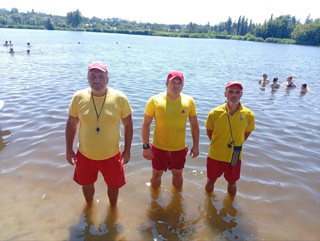 Специалисты городской водно-спасательной службы