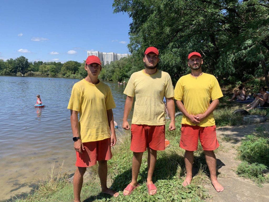 Специалисты городской водно-спасательной службы