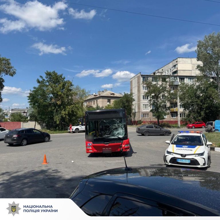 Смертельна аварія з пасажирським автобусом сталася в Харкові (фото)