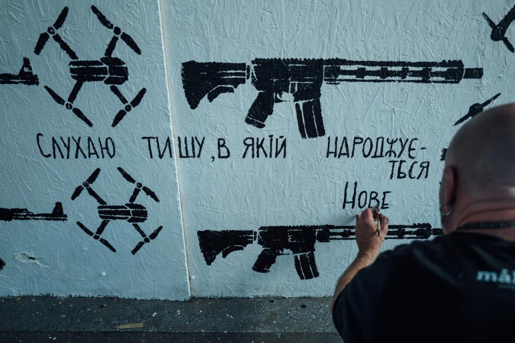 Стрит-арт, посвященный "Хартии"