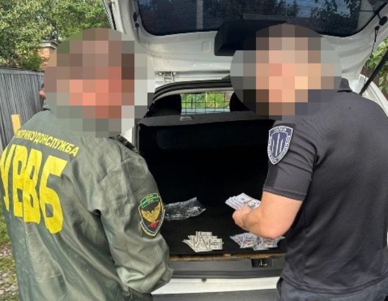 Військовий із Харківщини торгував гуманітарними авто для СОУ – ДПСУ (фото)