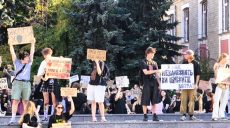 «Расследовать топ-коррупцию — без шансов»: харьковчане вышли на протест 📹