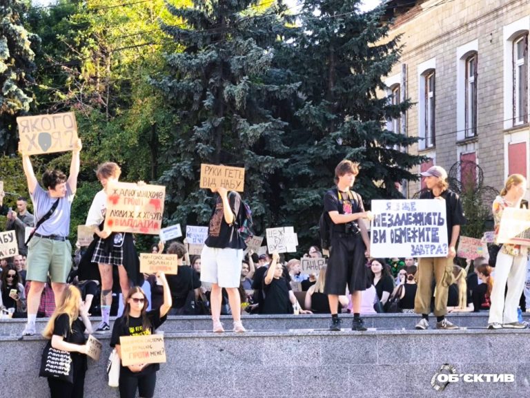 «Расследовать топ-коррупцию — без шансов»: харьковчане вышли на протест 📹