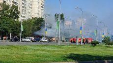 Кафе горит в одном из районов Харькова (видео)
