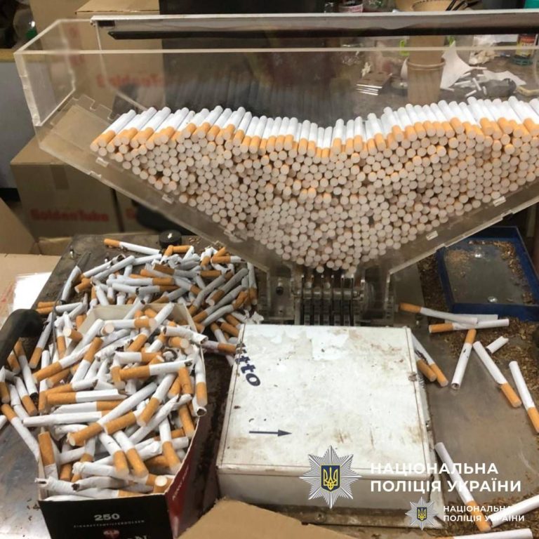 Понад 85 тисяч цигарок виготовили нелегально під Харковом