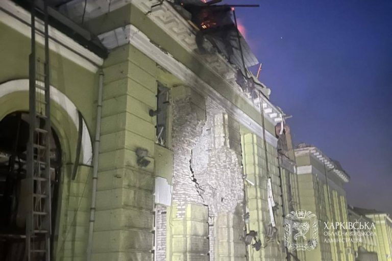 Что присходит на вокзале в Лозовой после атаки РФ, показал Зеленский (видео)