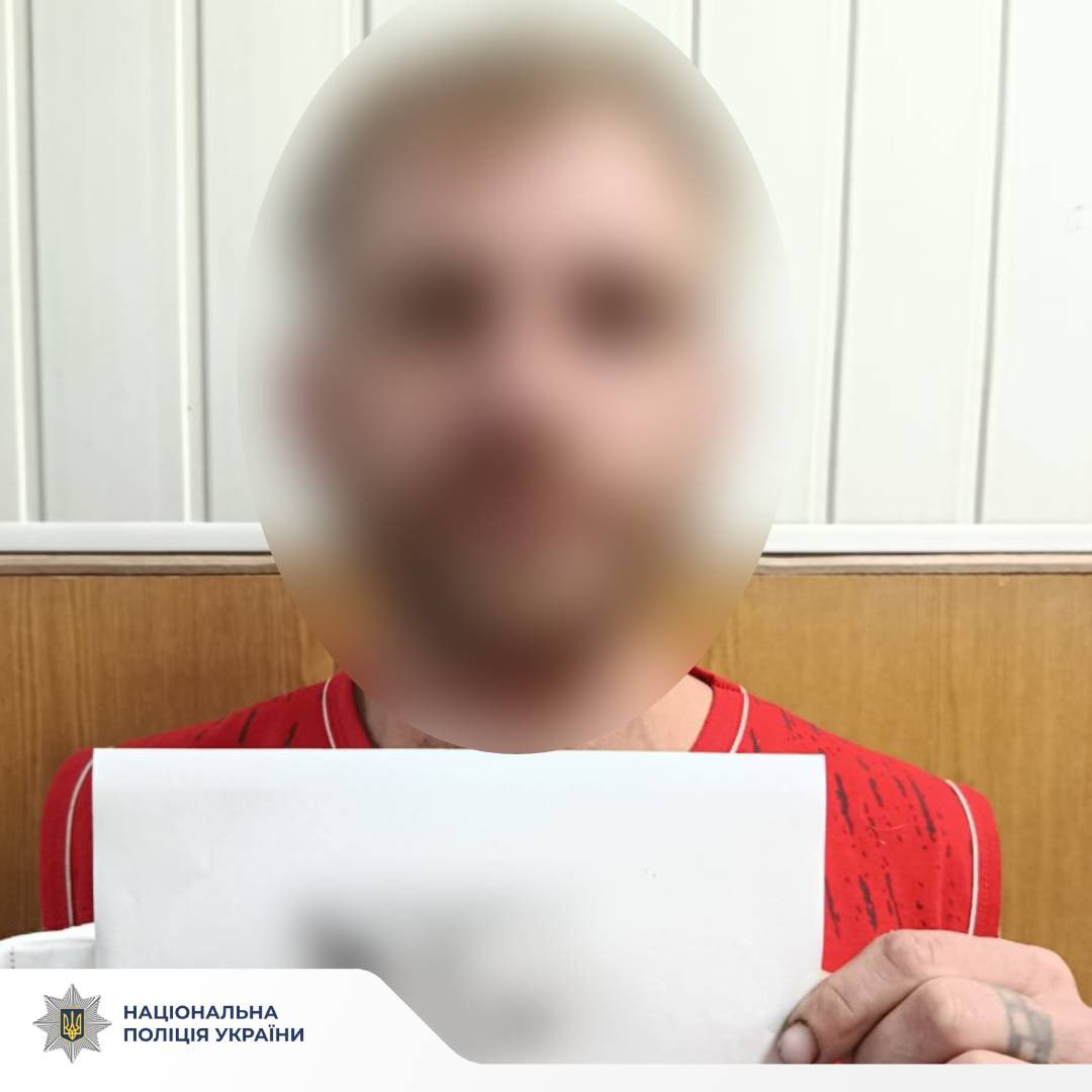 Залез через окно, забрал деньги и инструменты: в краже подозревают рецидивиста
