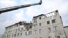 «Не могу я, моя собака!»: видео спасения жителей пятиэтажки в Харькове