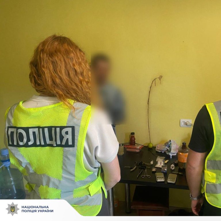 На Дергачевщине поймали закладчика: что копы нашли у него дома