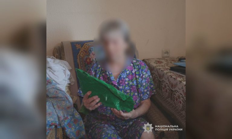 «Думала, що це мій кінець»: на літню матір воїна ЗСУ напали на Харківщині