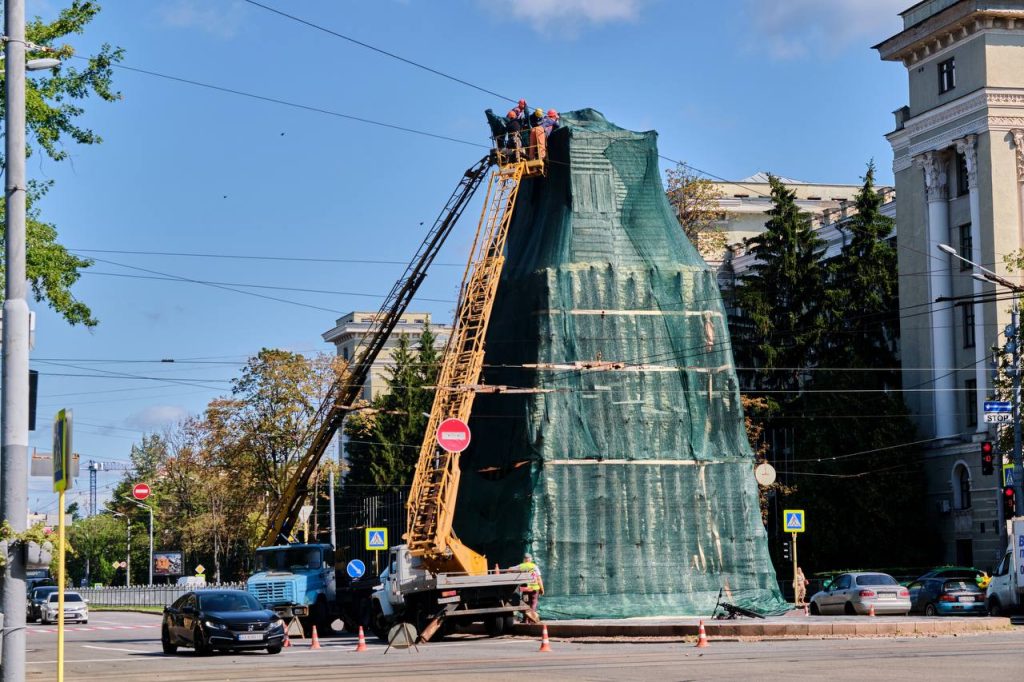 памятники укрепляют в Харькове