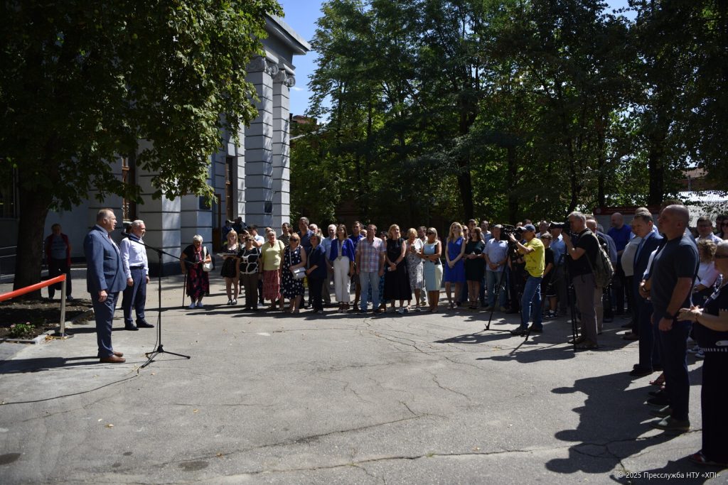Памятник «50-й параллели» открыли на территории Национального технического университета «Харьковский политехнический институт»
