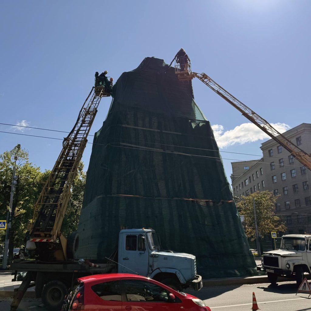 памятники укрепляют в Харькове