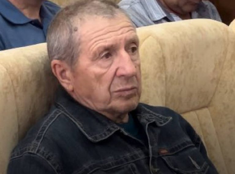 Збила машина, коли їхав на велосипеді: загинув 77-річний депутат – хто водій