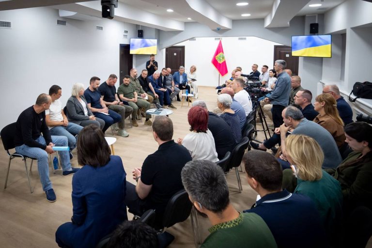 Зеленский в Харькове сделал заявление о бронировании для прифронтового бизнеса