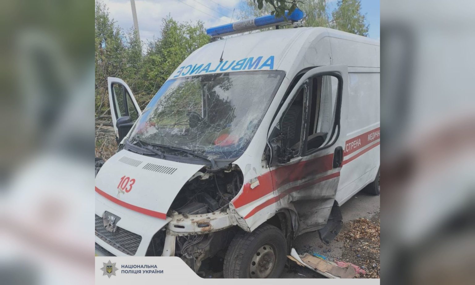 Авто «швидкої» на Харківщині атакував дрон: поранені медики (фото)