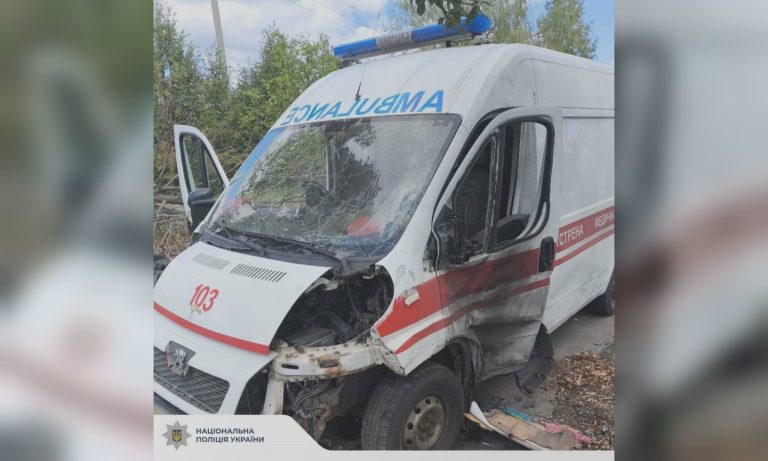 Авто «скорой» на Харьковщине атаковал дрон: ранены медики (фото)