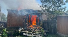 Пожежа виникла у приватній садибі внаслідок удару БпЛА РФ на Харківщині