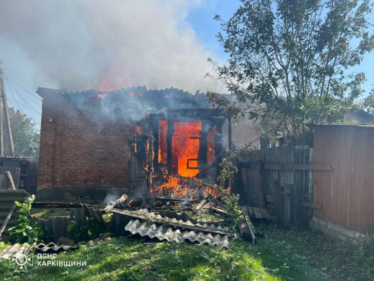 Пожежа виникла у приватній садибі внаслідок удару БпЛА РФ на Харківщині