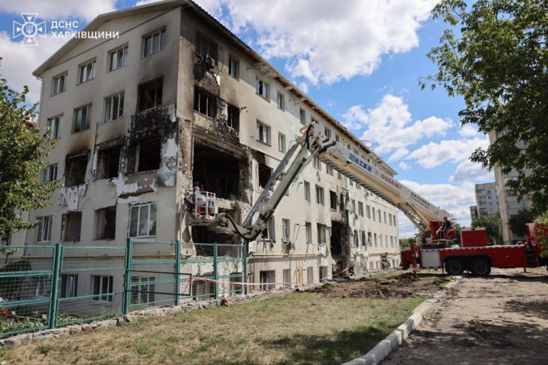 Рятувальники розібрали завали у 5-поверхівці, де загинули 7 людей у Харкові