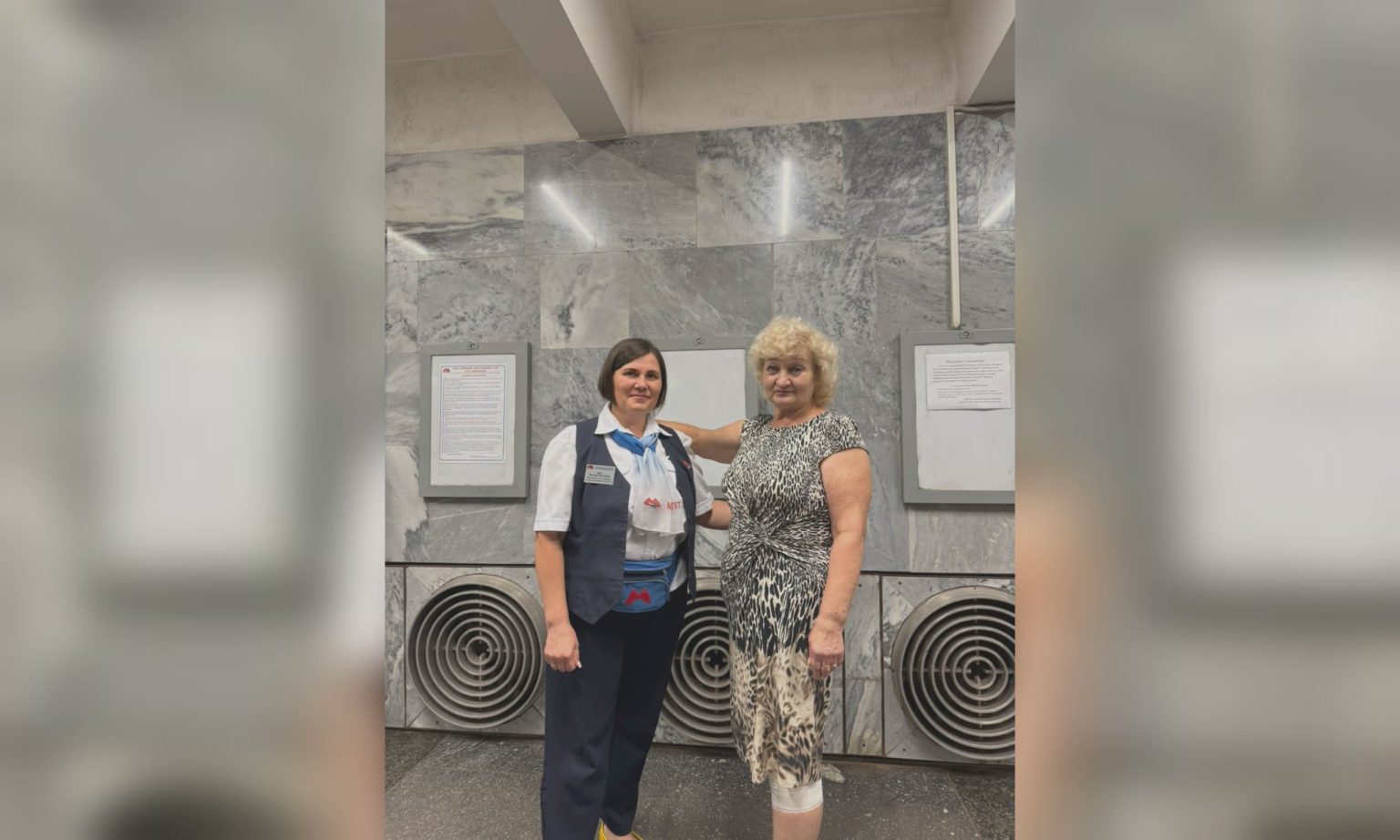 Работница метро в Харькове спасла женщину, упавшую в эскалатора (фото)