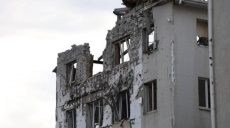 Обстріляний будинок в Індустріальному районі знесуть – що робити людям