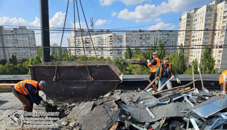 На каком этапе восстановления дома в Харькове, пострадавшего в начале войны 📷