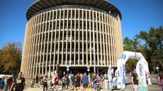 Вперше в Україні: у Харкові відбувся забіг на паркінгу (фото)