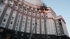 Горит здание Кабмина Украины, поврежден мост через Днепр – последствия атаки