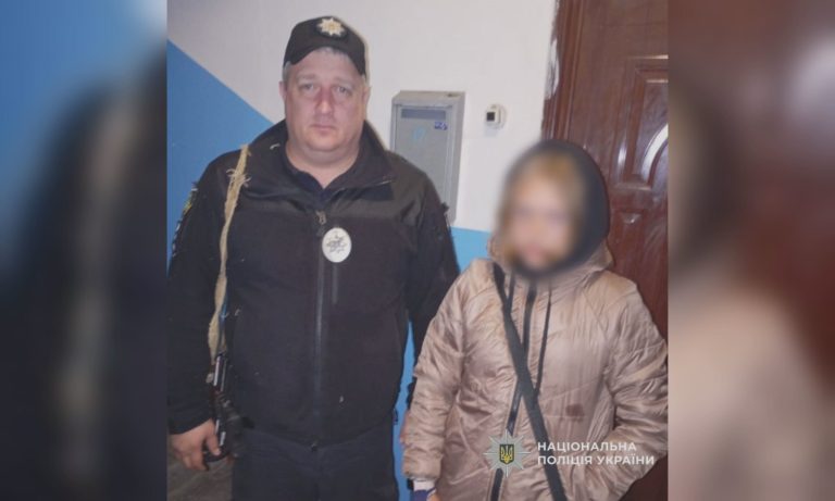 Ушла гулять и не вернулась: ребенка нашли в подъезде на Харьковщине