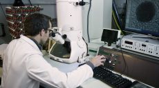 Почти 1 млн грн переплатила чиновник харьковского НИИ за микроскоп