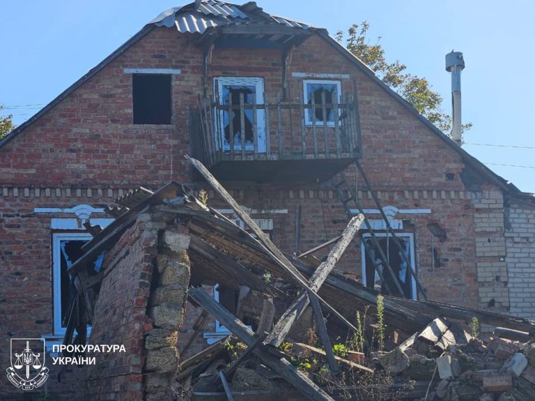 Двое людей пострадали из-за обстрела из РСЗО россиян села на Харьковщине