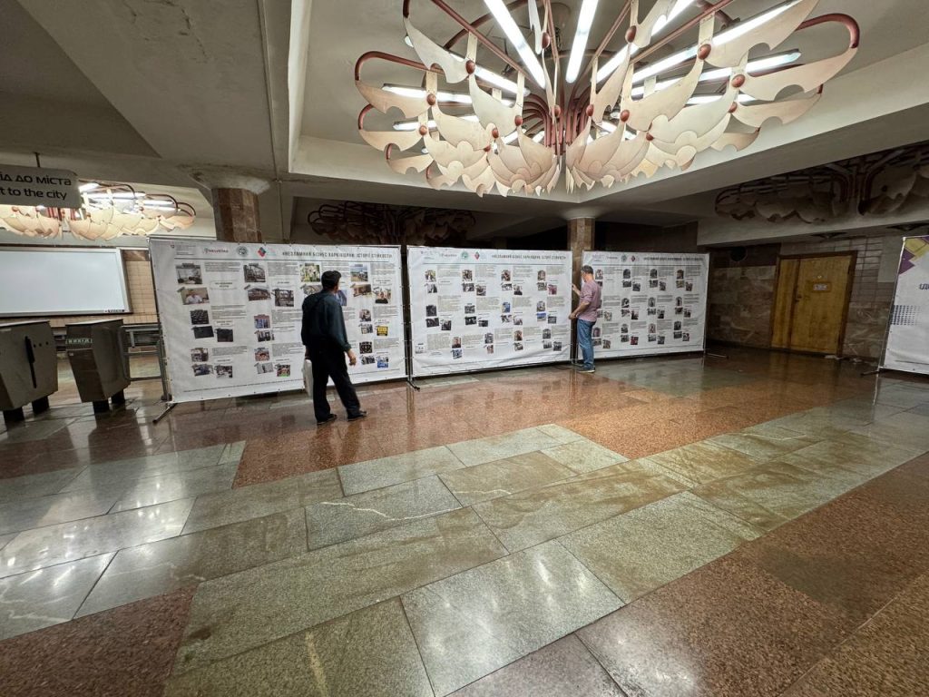 Истории несокрушимых бизнесменов можно увидеть в метро Харькова