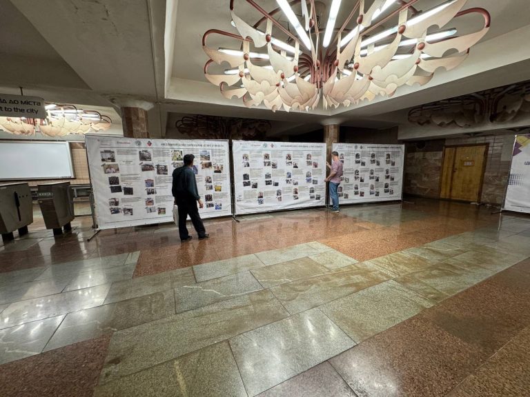 Истории несокрушимых бизнесменов можно увидеть в метро Харькова