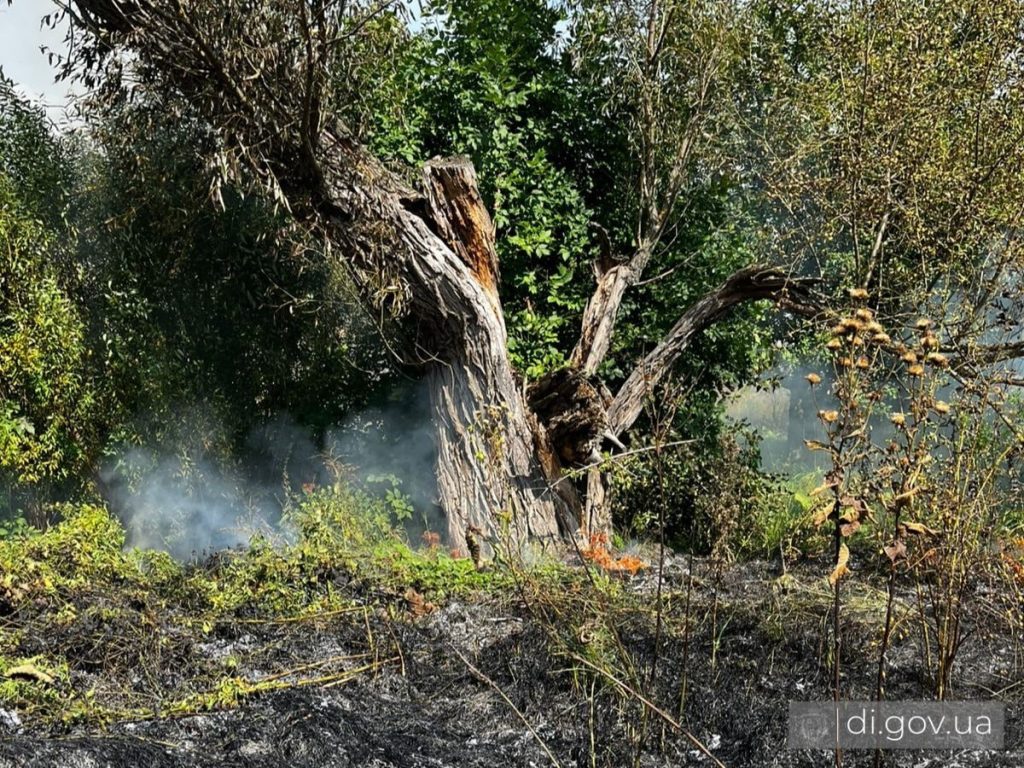 Пожар в Слатино из-за обстрела