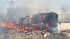 Дві пожежі за день виникли у селищі на Харківщині через обстріл армії РФ