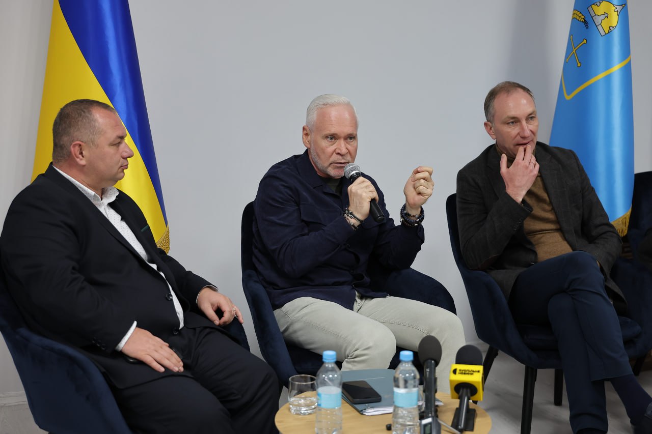 Сколько должны получать врачи в прифронтовых городах, рассказал мэр Харькова