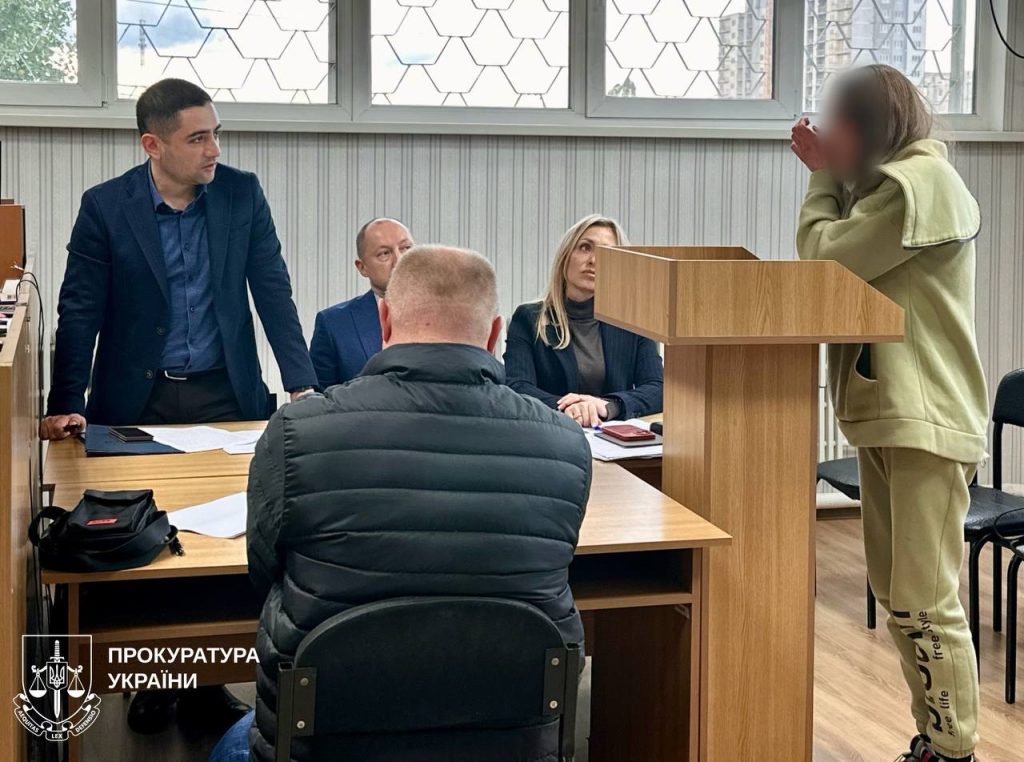Жінка до смерті побила пасинка