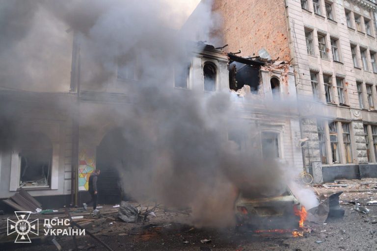 Рух на Коцарський обмежили після атаки, слідство займеться дитсадком – мер 📹