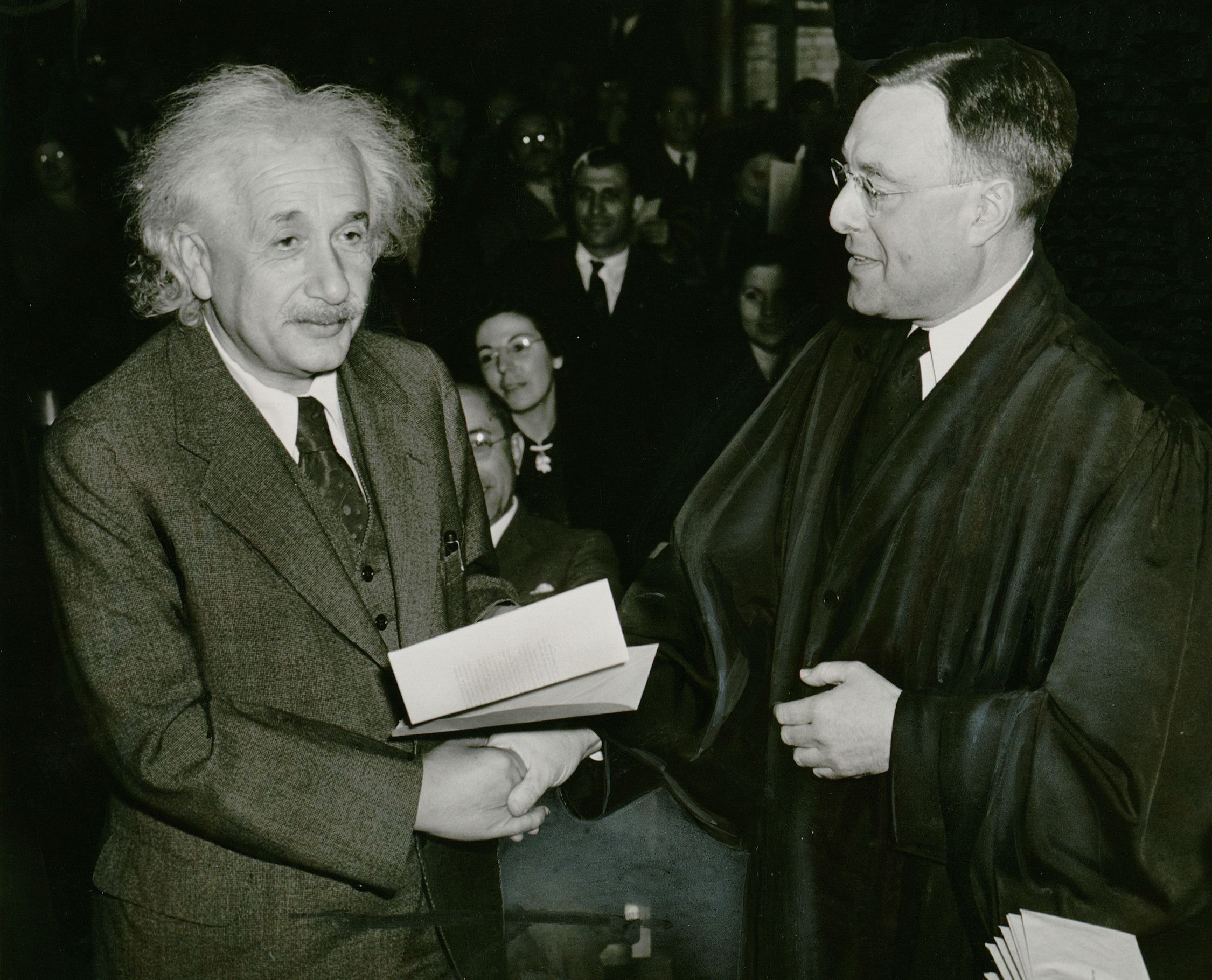 Эйнштейн получает гражданство США 1940 год