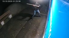 Поліція розшукує нападника на автомат із безплатною питною водою в Харкові 📹