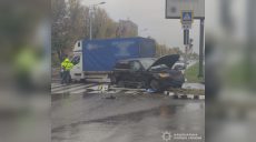 Аварія на Клочківській: водія Range Rover повезли у лікарню (фото, відео)
