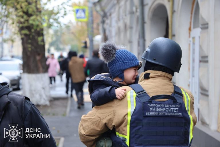 Фото с места «прилета» по детсаду в Харькове, показал Зеленский
