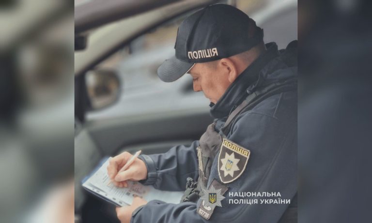 За 10 тыс. хотел откупиться водитель с фальшивыми правами на Харьковщине – НПУ