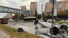 BMW перевернулся на крышу посреди Харькова: полиция сообщила о причинах ДТП
