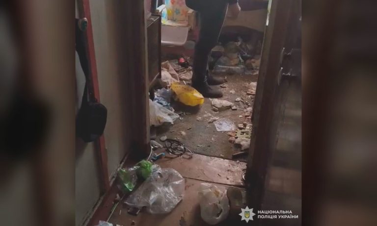 Антисанитария и плохое питание: у жительницы Харьковщины забрали детей (фото)