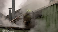 Пожежа на виробництві вирувала у Харкові (відео, фото)