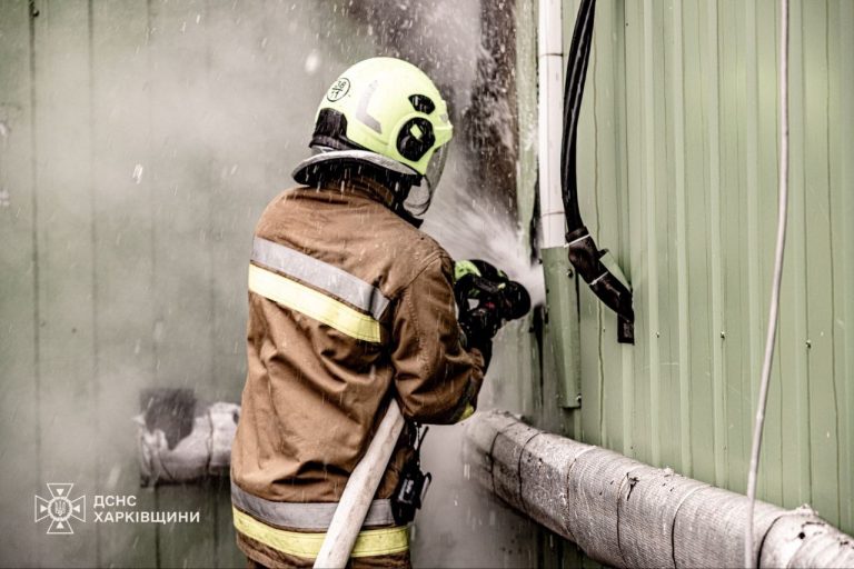 В Харькове горели подвалы: чрезвычайники спасли двоих мужчин