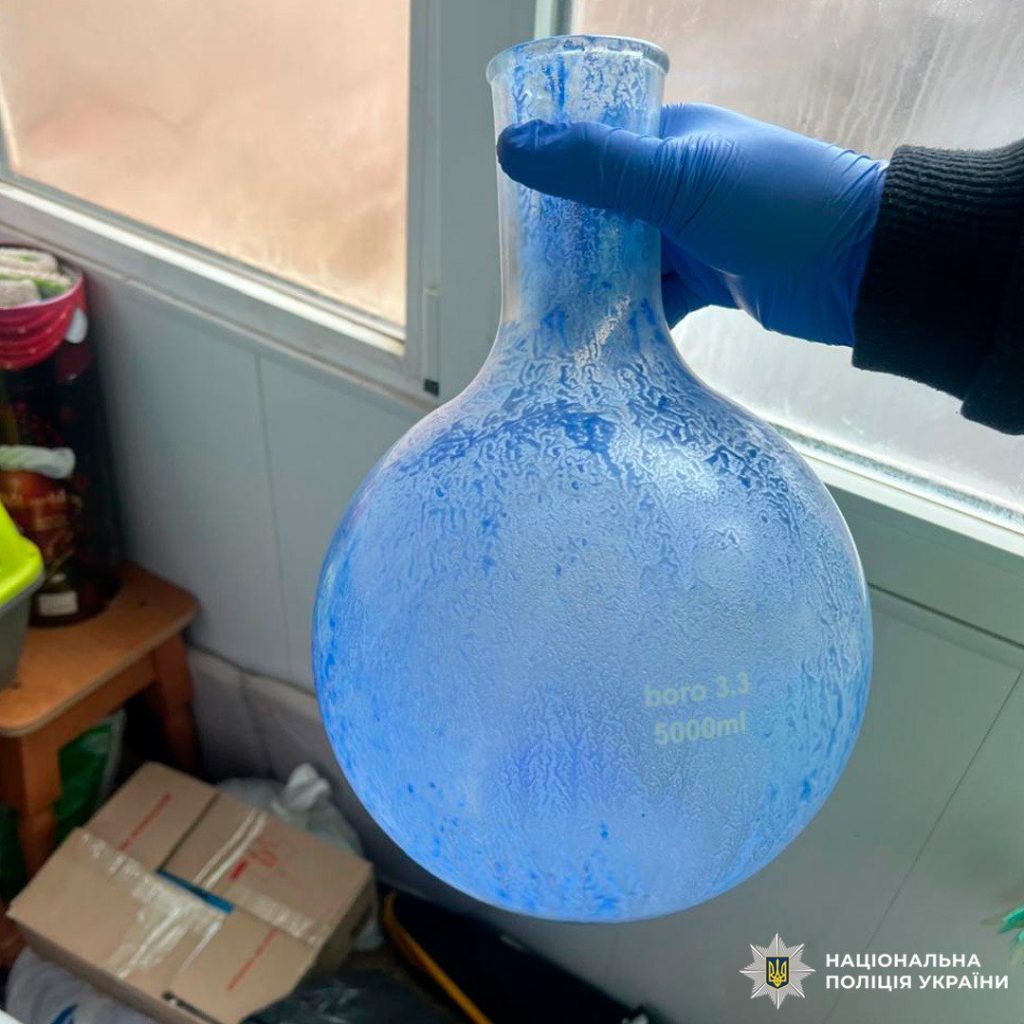 наркотики сбывали на Харьковщине