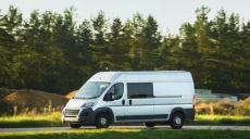 Прокат автомобилей для волонтеров и фондов: как операторы помогают обеспечить мобильность гуманитарных миссий